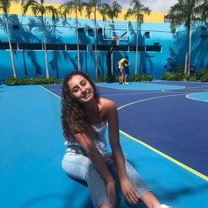 Meet your Posher, Isabella